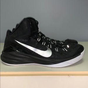 hyperdunk 2014 black and white